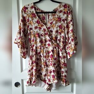 American Eagle Women‎ M Floral Romper Viscose 3/4 Flutter Sleeves Boho Festival